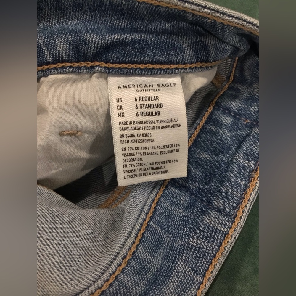 American Eagle Stretch Mom Jeans - Picture 9 of 9